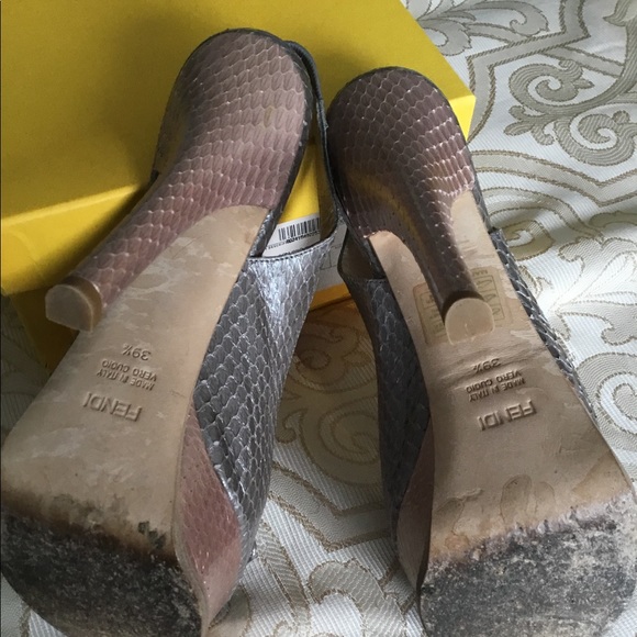 Authentic Fendi Snakeskin 2-tone Peep-toe Sandal. $PRICE DROP⬇️ - Picture 5 of 6